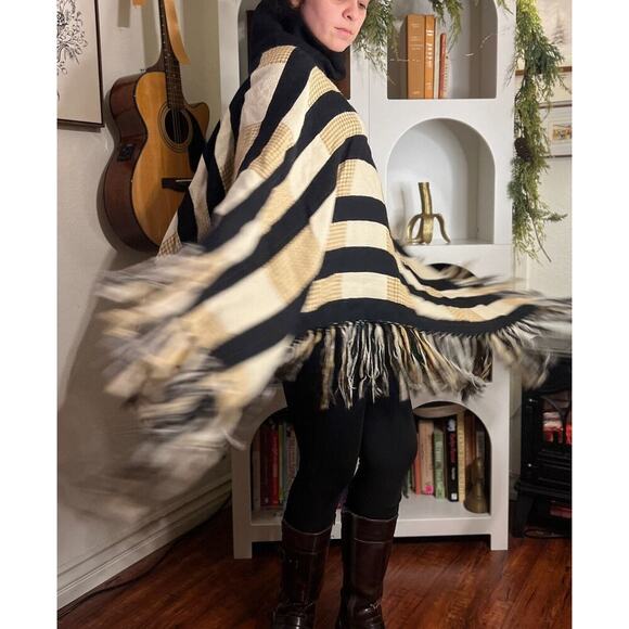 Arolan Kutomo women's wool plaid poncho cape one size Finland winter city girl - Picture 4 of 7